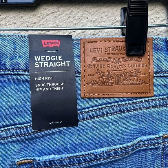 NWT Levi's Wedgie Jeans size 27x28 - Picture 5 of 10